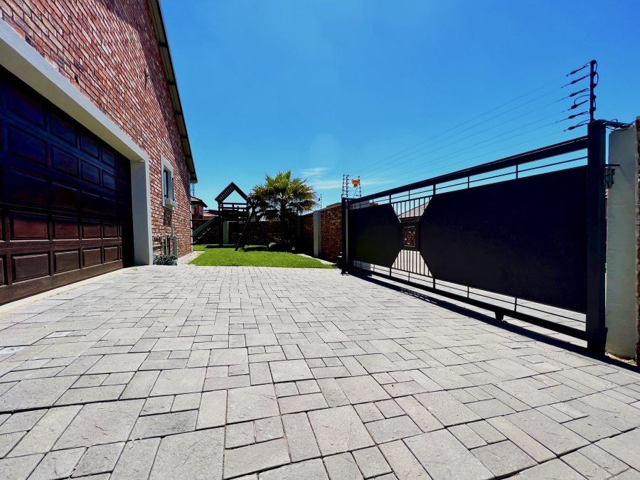 3 Bedroom Property for Sale in Baillie Park North West